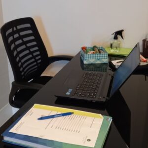 Mesa de atendimento do consultório